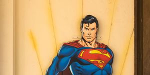 dibujo clásico de superman en el parque warner de españa