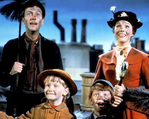 Julie Andrews, Karen Dotrice, Matthew Garber, and Dick Van Dyke in Mary Poppins.