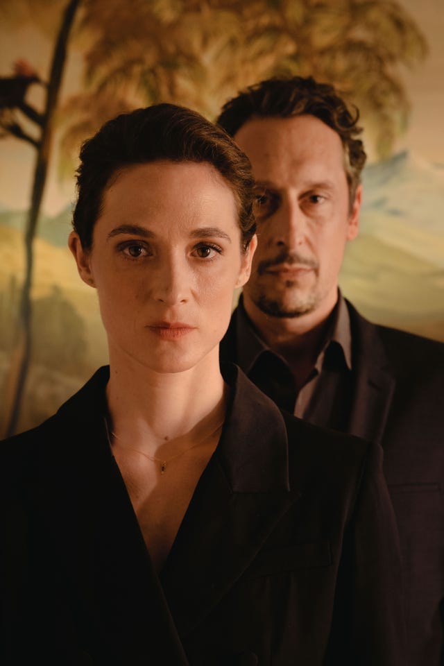 die falle. (l to r) friederike becht as lisa konrad, hans löw as robert lenzen in die falle. cr. courtesy of netflix © 2025
