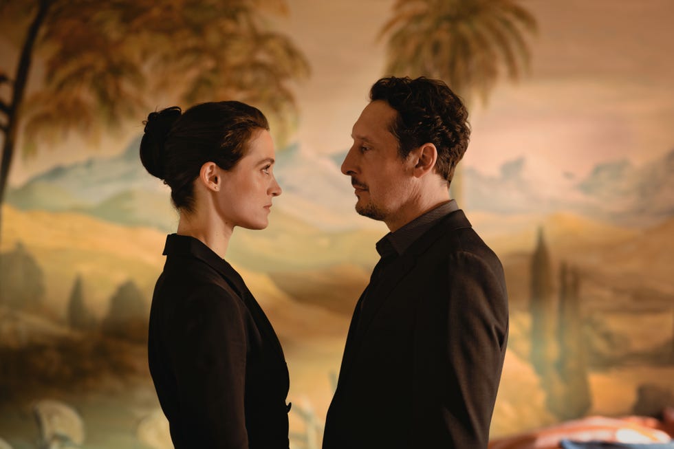 die falle. (l to r) friederike becht as lisa konrad, hans löw as robert lenzen in die falle. cr. courtesy of netflix © 2025