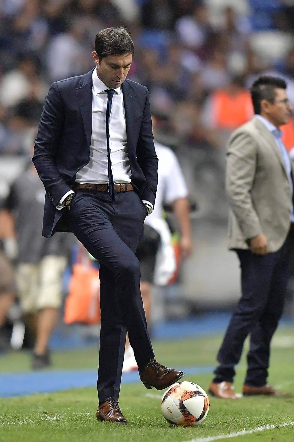 2022世界盃最帥世足教練！烏拉圭教練西裝、小白鞋魅力無法擋