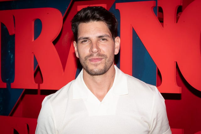 diego matamoros habla de la ruptura de su hermana laura y benji aparicio en el estreno de la cuarta temporada de 'stranger things'