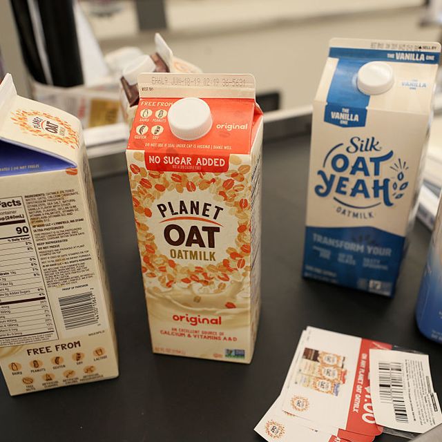HP Hood Enters Alternative Milk Market, varieties of oat milk