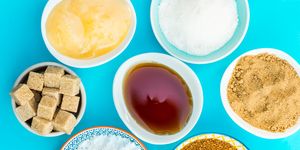 different kinds of sugar and sweeteners in the bowls