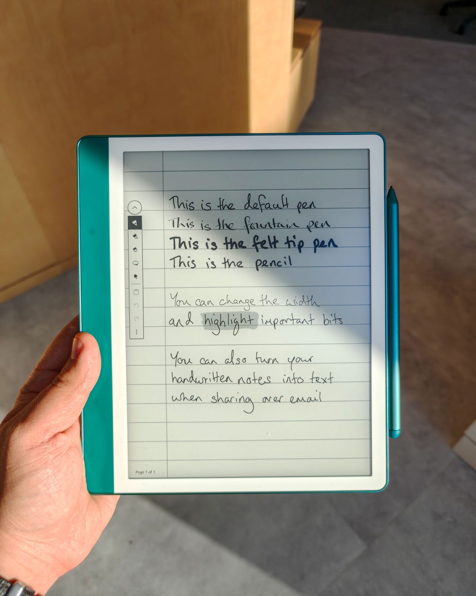 digital notepad displaying various pen types and handwriting features