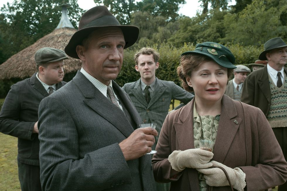 ralph fiennes as basil brown and monica dolan as may brown in "dig"﻿