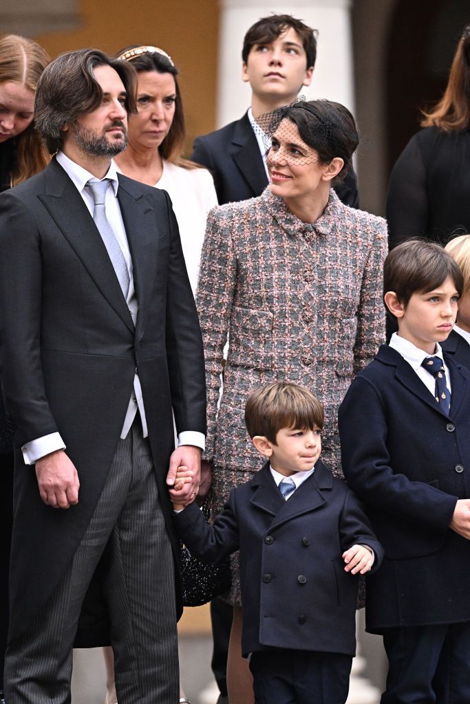 Charlotte Casiraghi i due figli sono la sua fotocopia