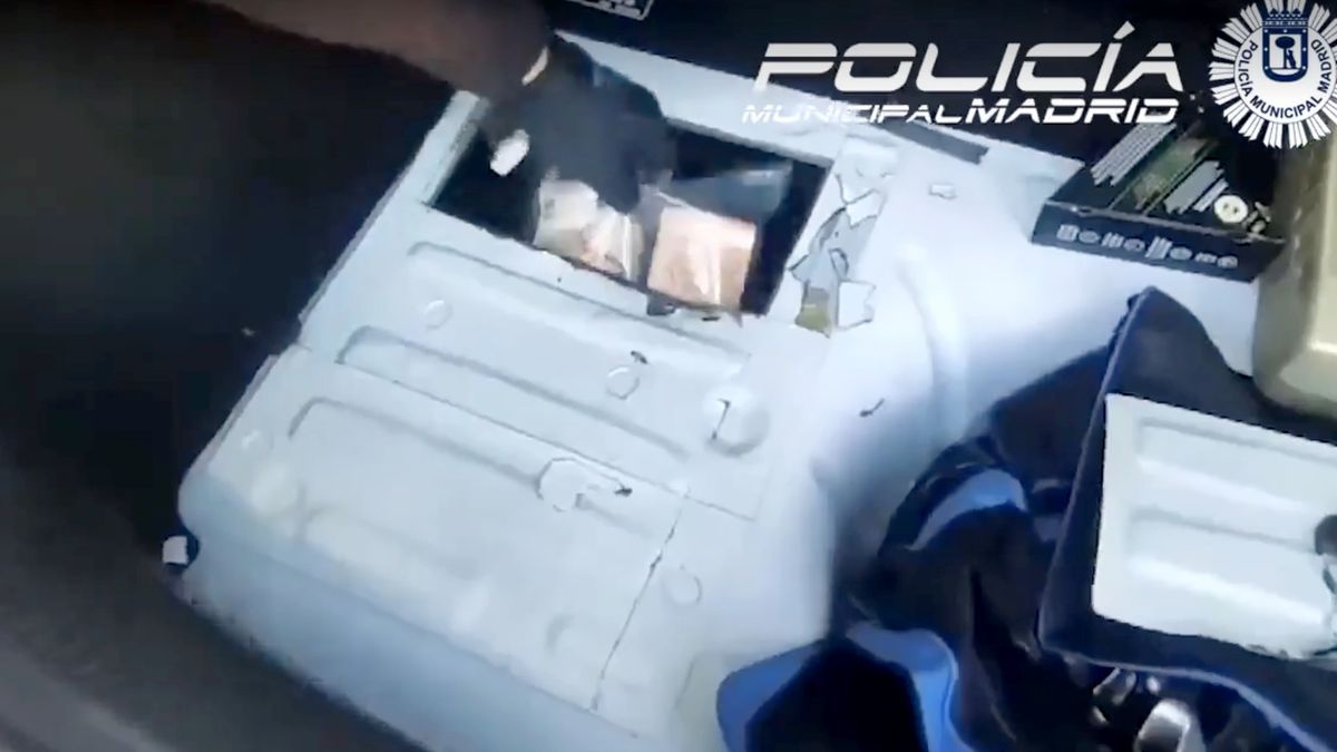 preview for La Policía detiene a un conductor en Madrid por llevar 2.400 billetes de 50 euros en el maletero del coche