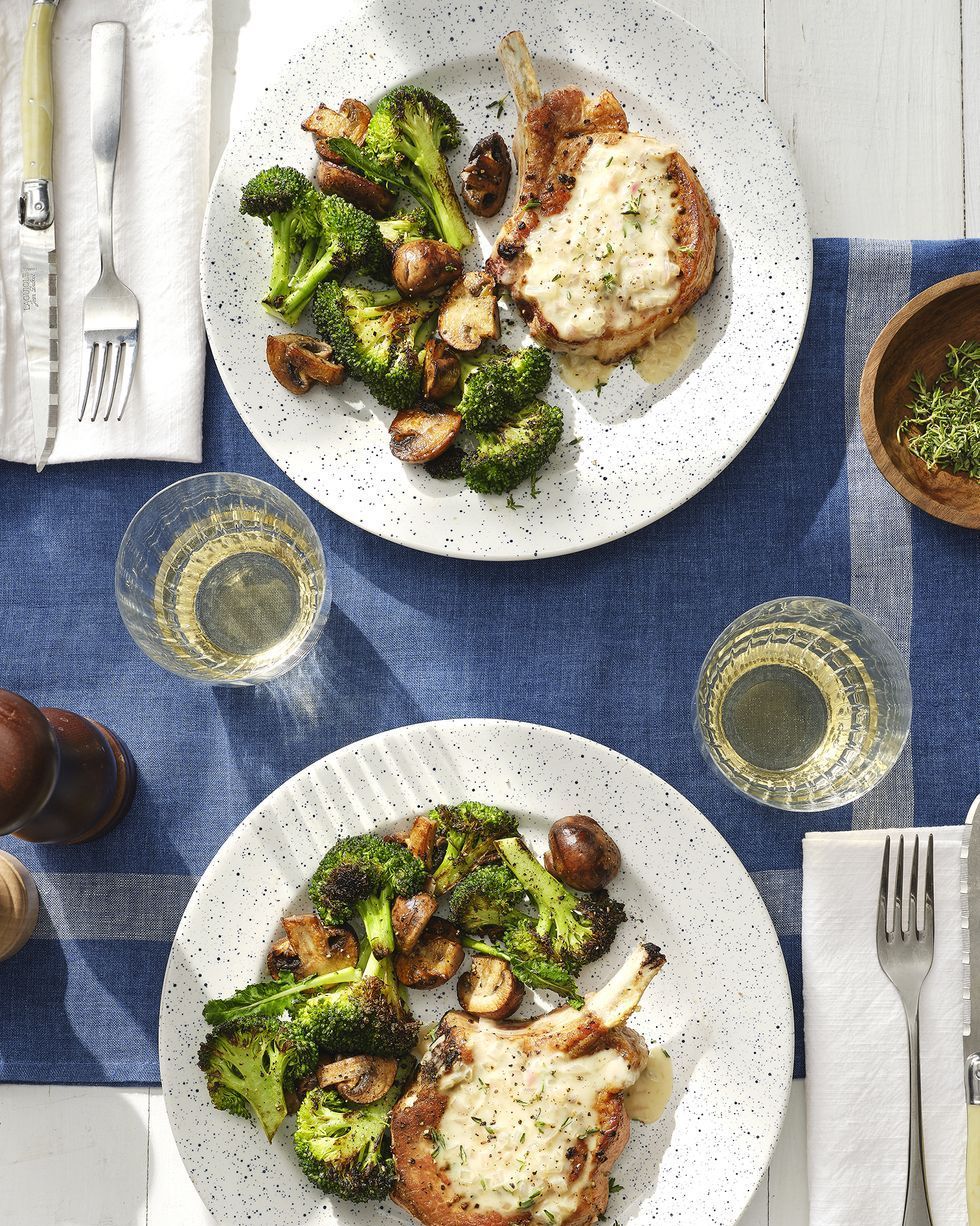 smothered pork chops with broccoli and mushrooms