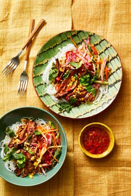 steak with rice noodles served on a blue plate