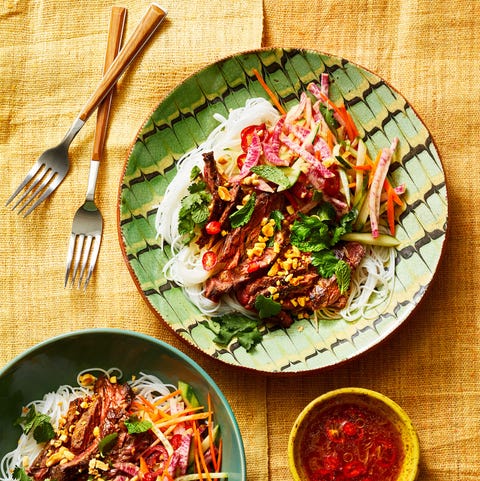 steak with rice noodles served on a blue plate