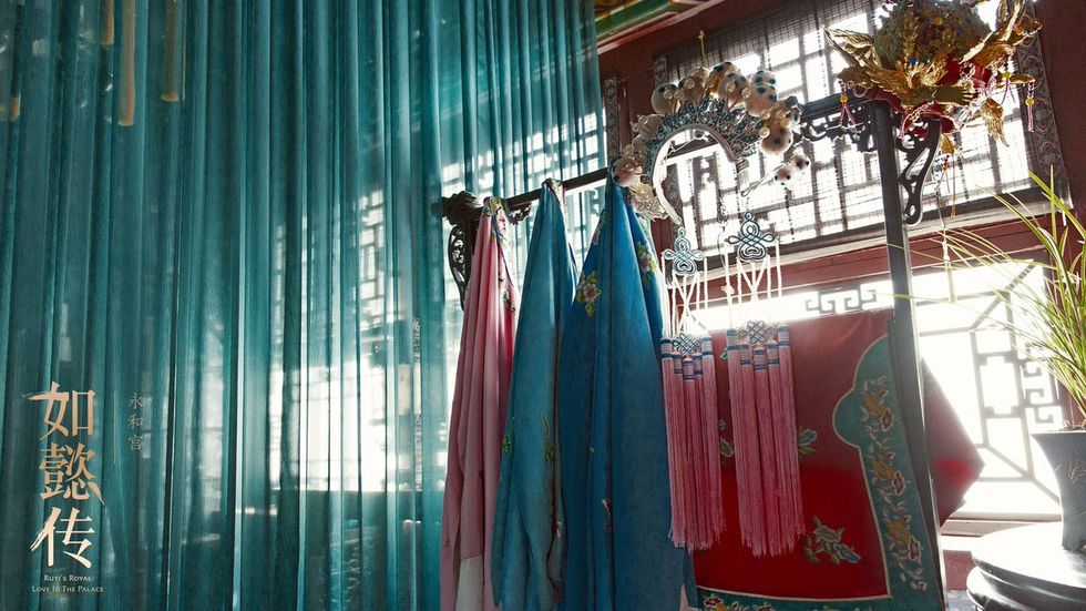 Curtain, Textile, Interior design, Room, 