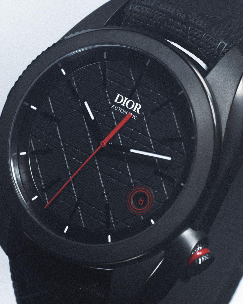 dior把經典藤格紋放上腕錶！chiffre rouge 2024新作，霧面黑x摩登紅兼顧運動優雅