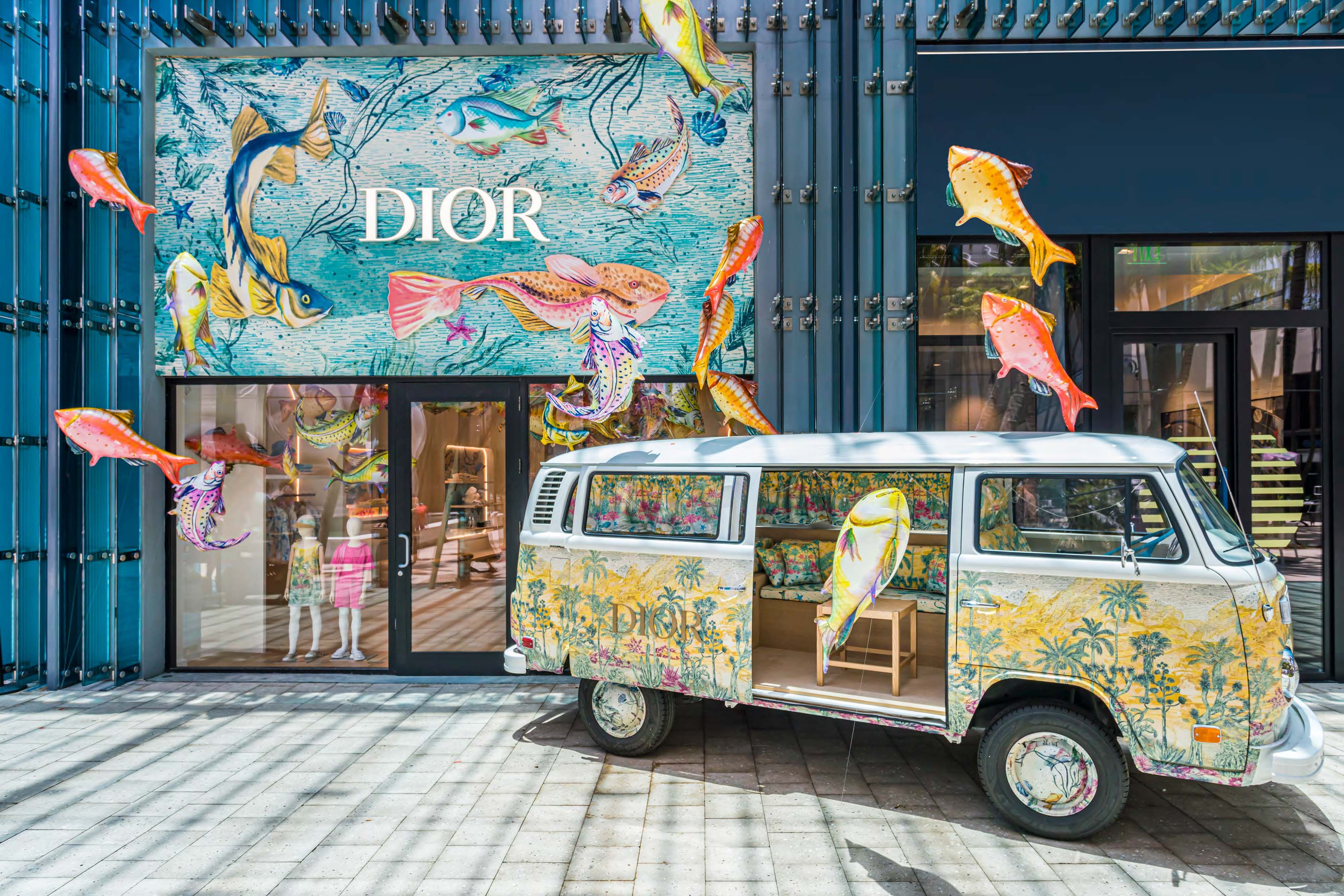 The article: DIOR INAUGURATES A NEW POP-UP STORE IN SAINT-TROPEZ