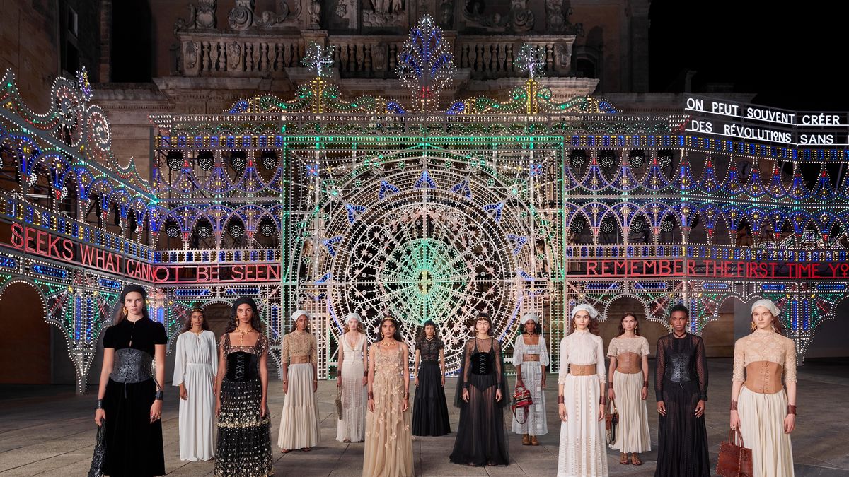 For Cruise 2021, Dior Introduces Intricate New Versions of Fan