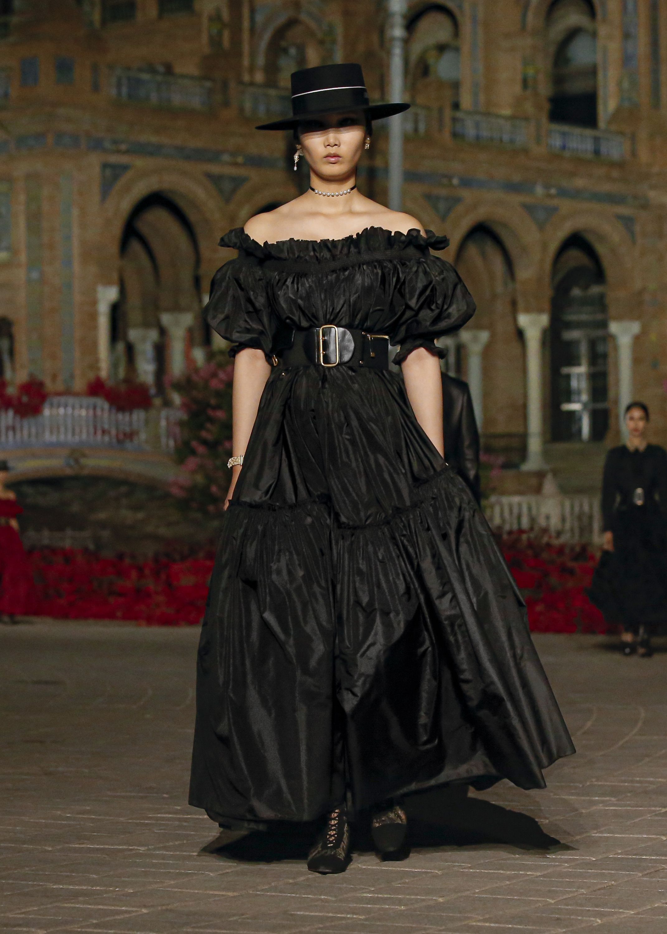 Diors SpringSummer 2023 Collection Brings 16th Century Style Into The  Modern Age