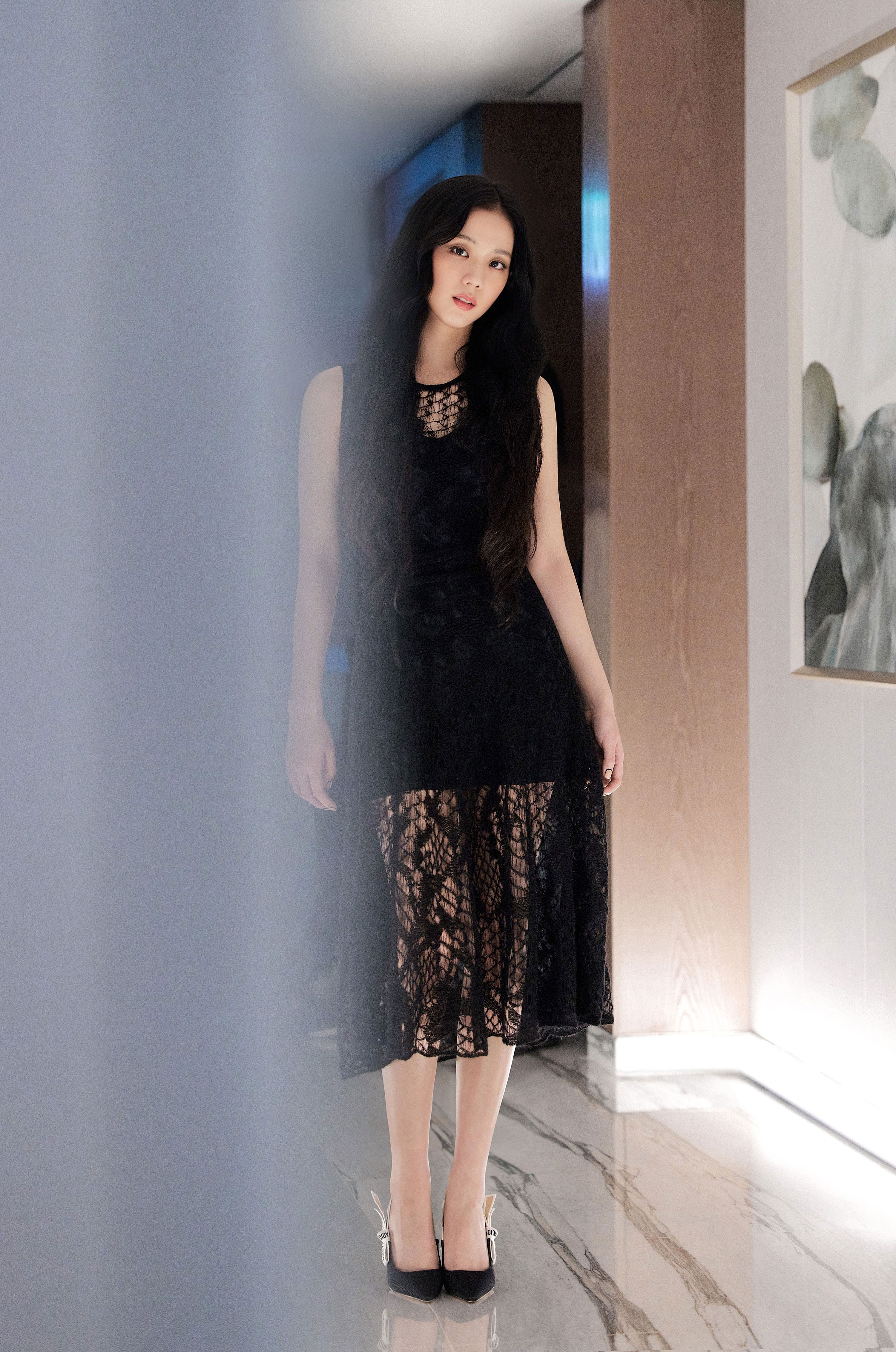 BLACKPINKs Jisoo Outdoes A Dior Runway Model In A Greek Goddess Dress   Koreaboo