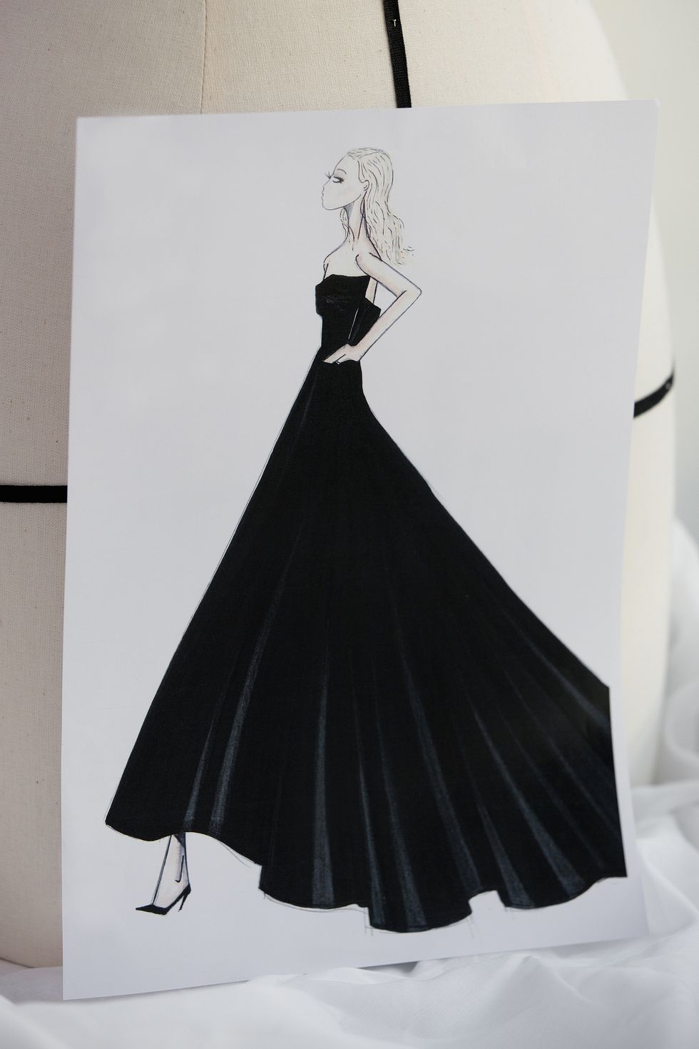 Dress, Clothing, Black, Gown, Formal wear, Fashion, Little black dress, Fashion design, Black-and-white, Cocktail dress, 