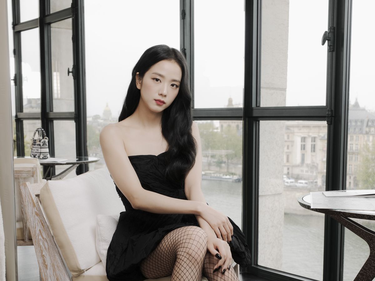 BLACKPINK's Jisoo takes Paris by storm at Dior's SS24 fashion