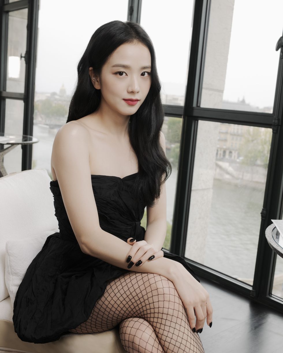 Jisoo in Paris: From Her Video Diary To Intimate Visit Photos At Dior -  ELLE SINGAPORE