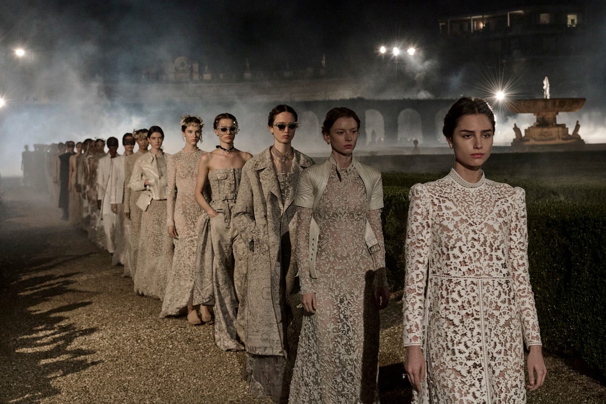 At Dior Cruise, Highlighter and Braided Updos Create a Statuesque Roman Beauty Look