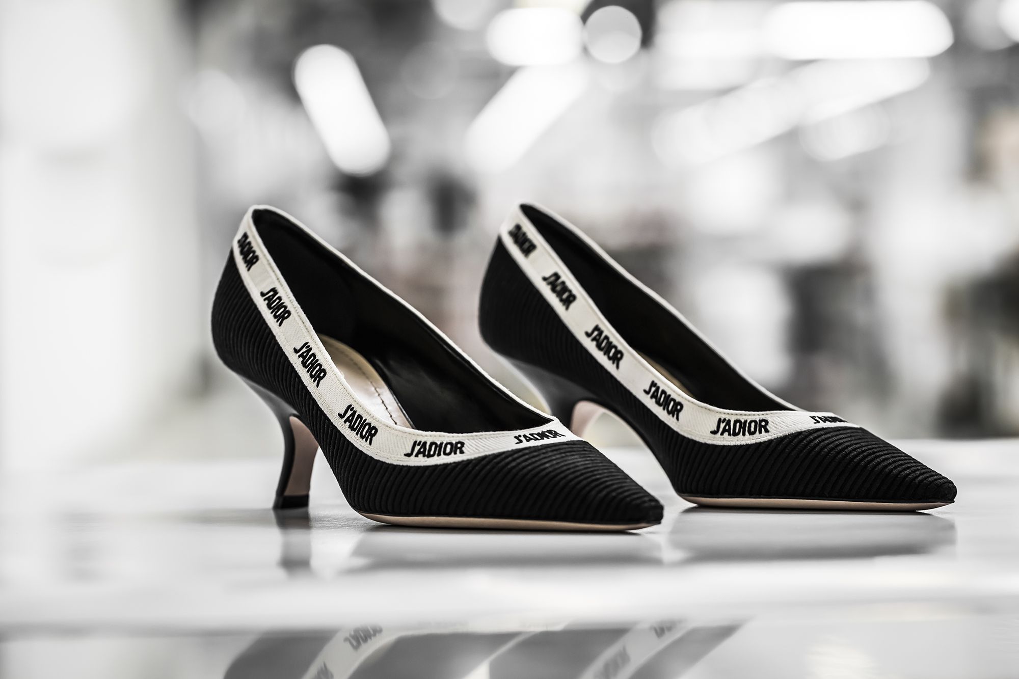 su zapato para el verano 2019 y promete convertirse en el rey del 'street style'- El nuevo zapato J'Adior de Dior