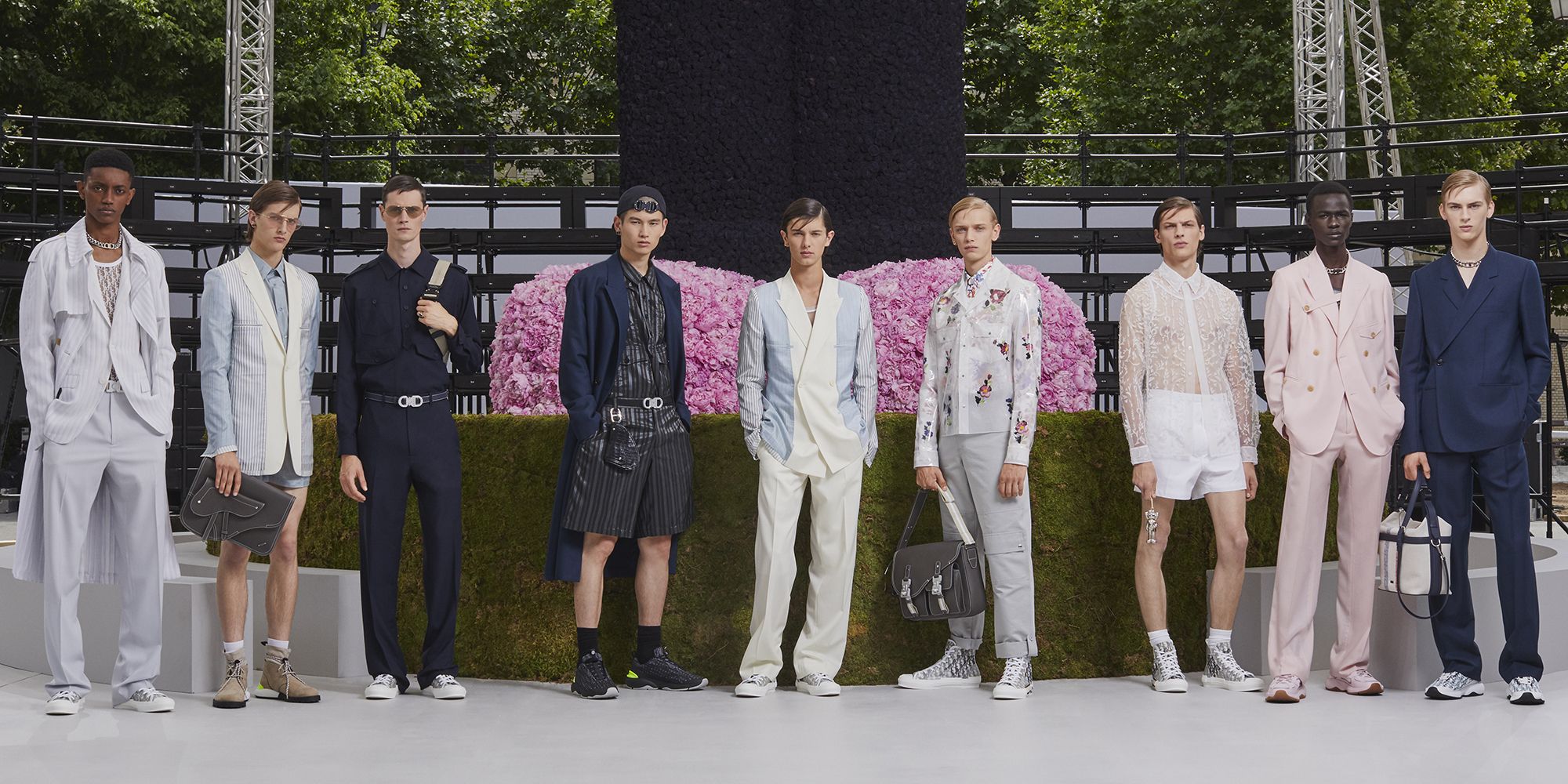 Look primaverili molto belli dalla sfilata Louis Vuitton
