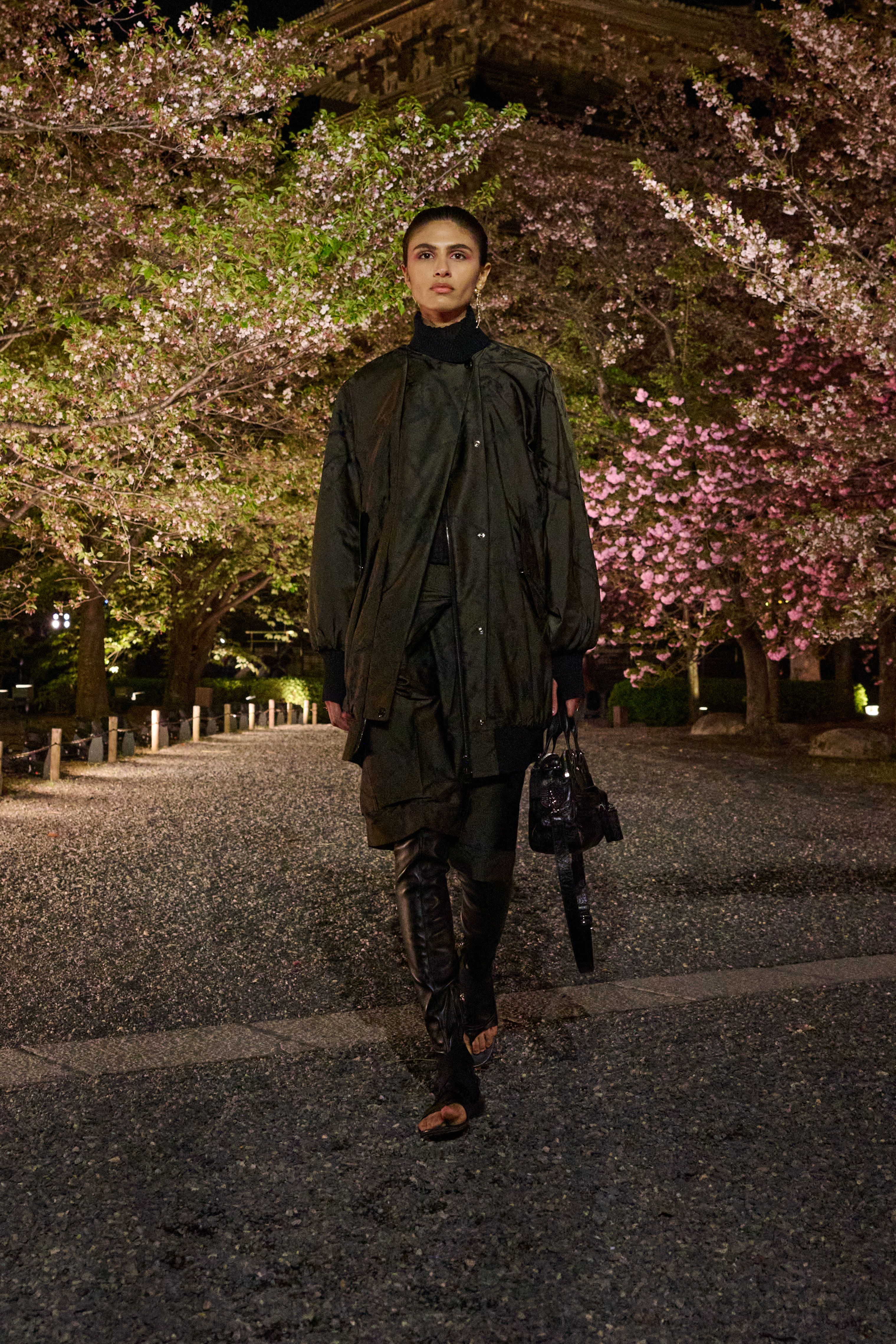 dior-w-rtw-fall25-kyoto-look- dior-w-rtw-fall25-kyoto-look-