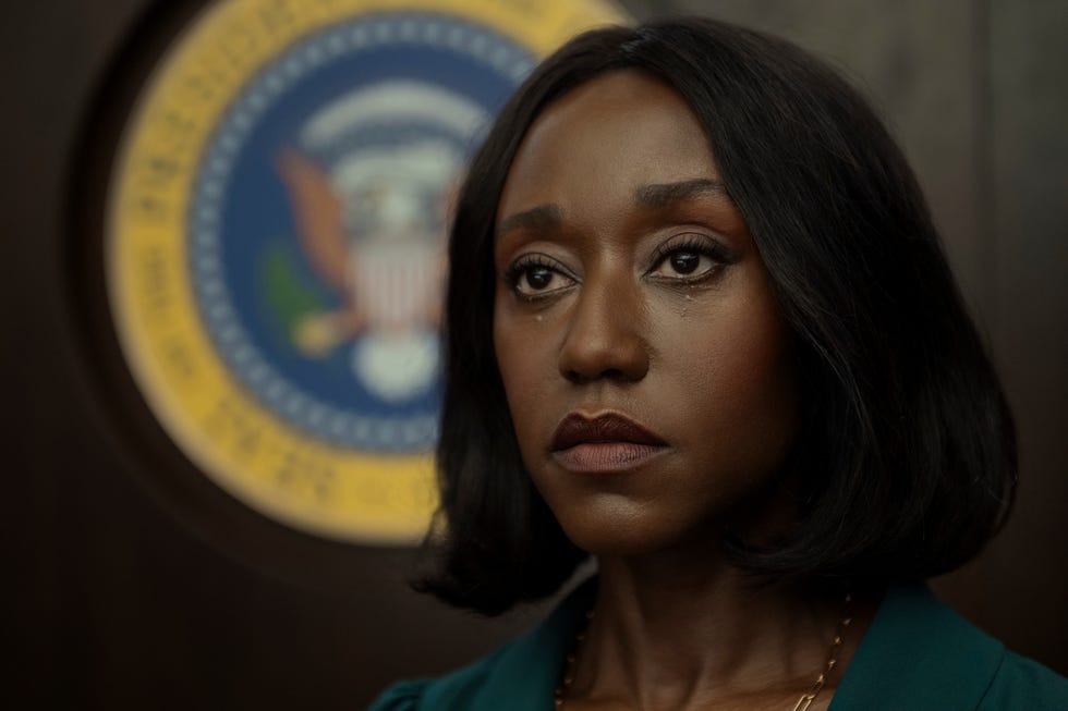 O Diplomata. Nana Mensah como Billie Appiah no episódio 301 de O Diplomata. Cr. Liam Daniel/Netflix © 2025
