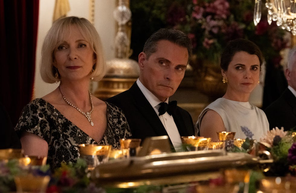 the diplomat. (l to r) allison janney as grace, rufus sewell as hal wyler, keri russell as kate wyler in episode 206 of the diplomat. cr. alex bailey/netflix © 2024
