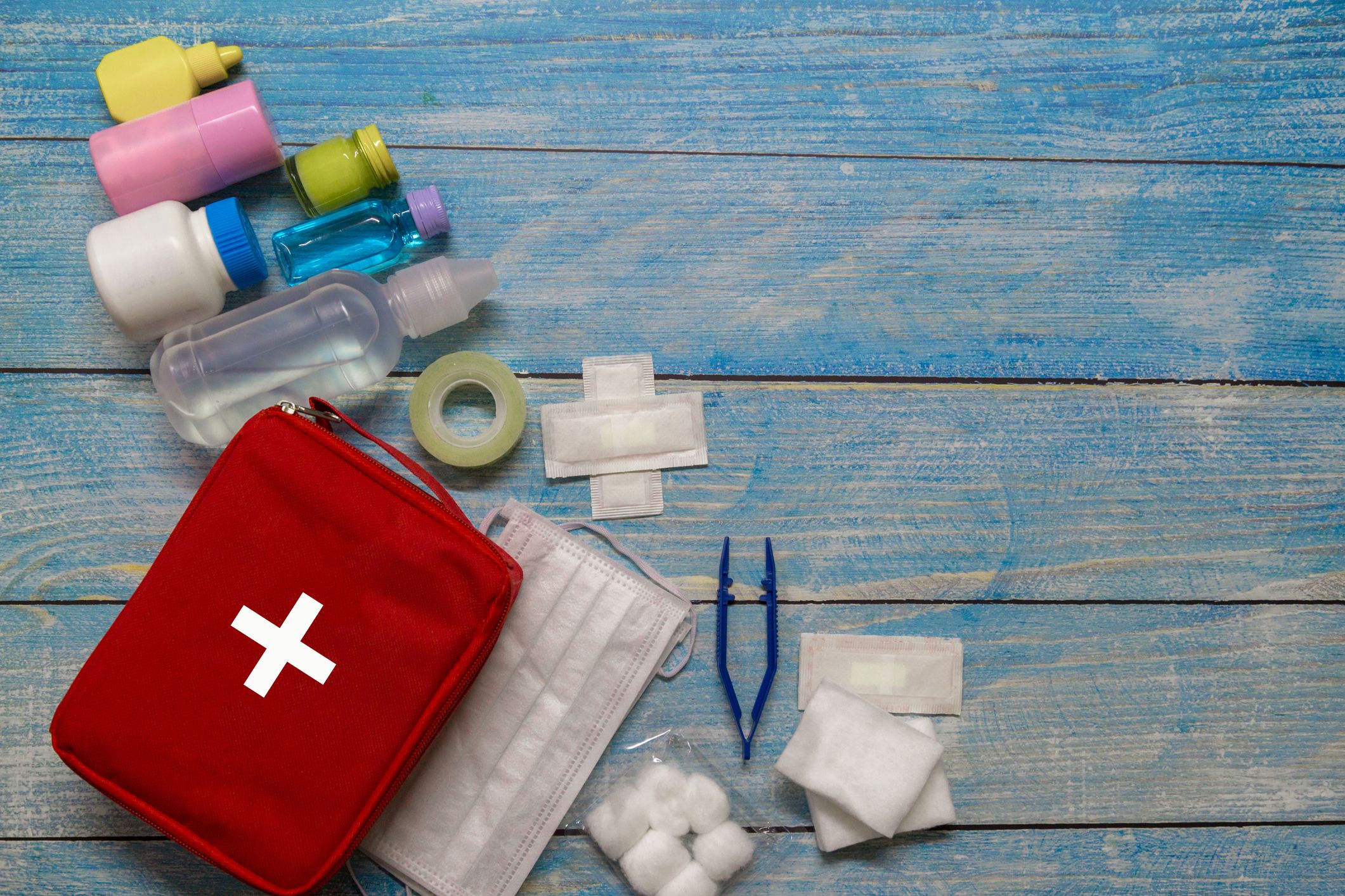 15 ESSENTIALS FOR YOUR EMERGENCY GO BAG