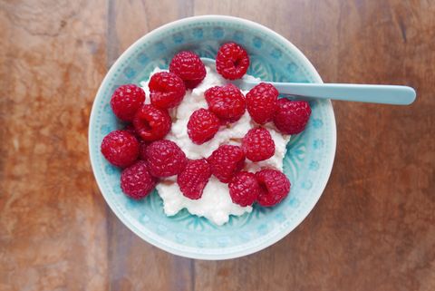 Directly Above Shot Of Raspberries With Cottage Cheese In Bowl On Table