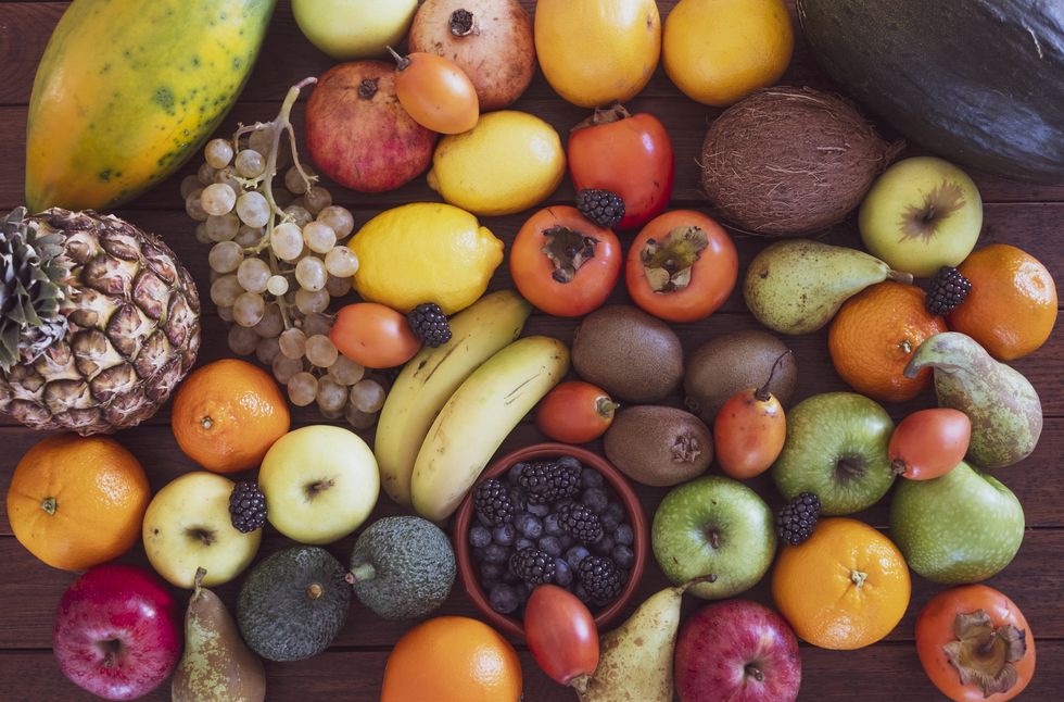 　風邪に効く食べ物,directly above view of freshly picked fresh fruit mix lifestyle and healthy eating, detox and vegan food on a rustic wooden table