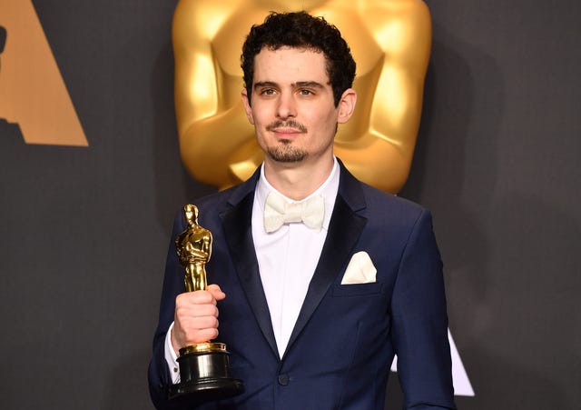 director and screenwriter damien chazelle holding up his oscar at the 89th annual academy awards