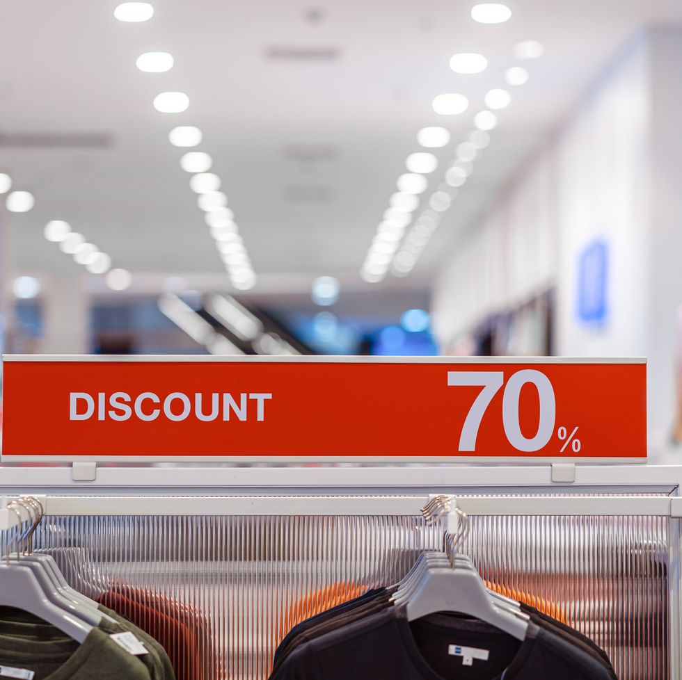 discount 70 display