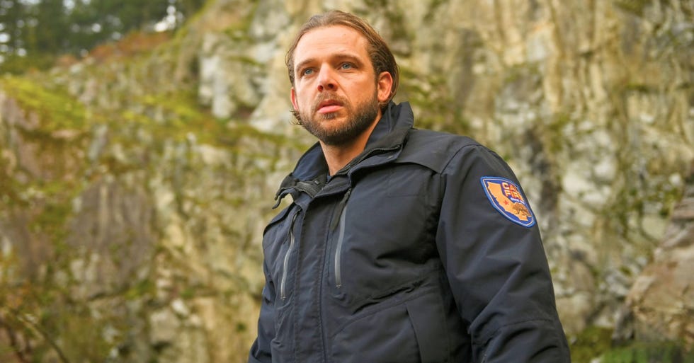 fire country cast max thieriot sheriff country spinoff cameo