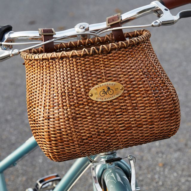 Bicycle accessory, Bicycle basket, Bicycle handlebar, Basket, Wicker, Bicycle part, Bicycle, Textile, Bicycle saddle, Bicycle wheel, 