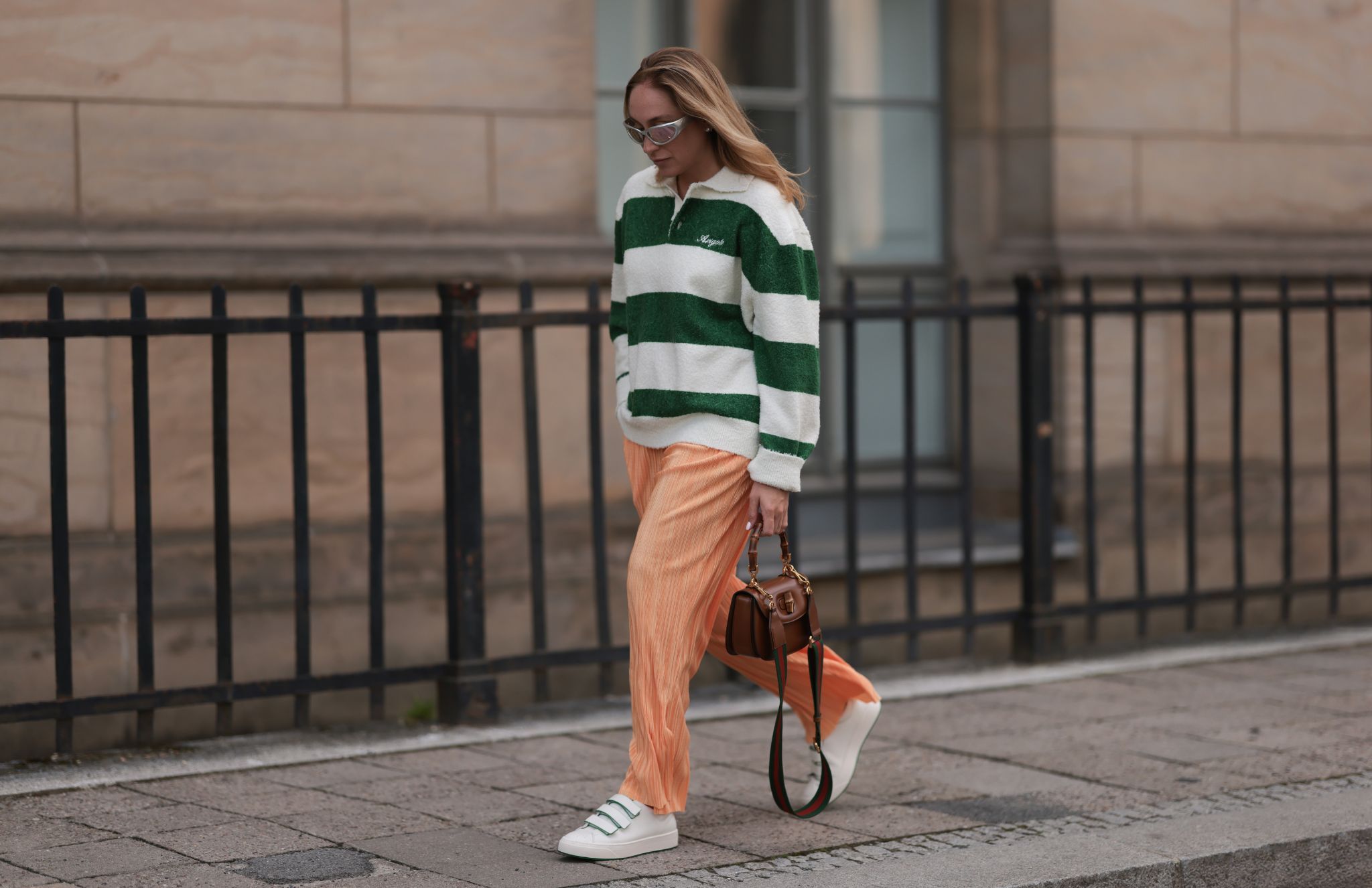 Mango sconta al massimo i pantaloni fluidi che valorizzano ogni silhouette, dalla taglia XXS fino alla 4XL