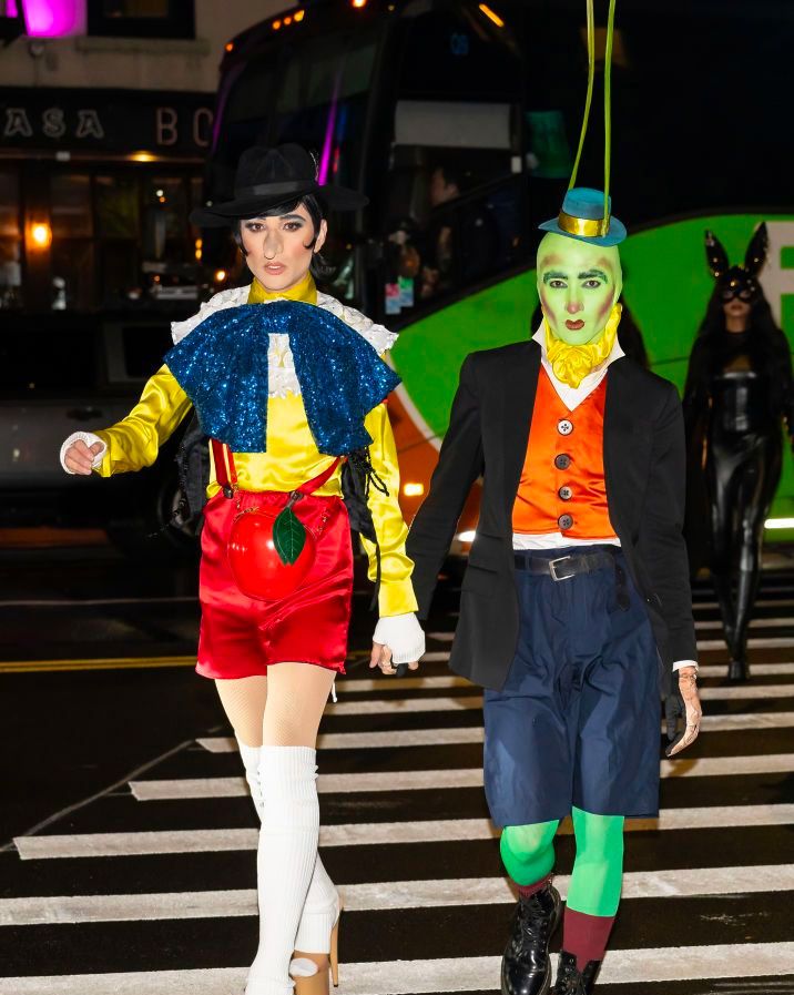 Disfraces adultos Años 80 De colores, venta de trajes de Carnaval y  disfraces para halloween para hombre / mujer baratos 