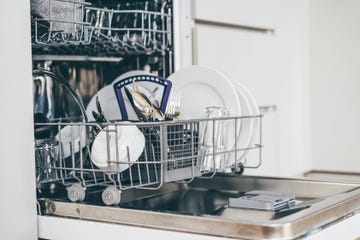 qué utensilios de cocina no se pueden meter en el lavavajillas y se friegan a mano
