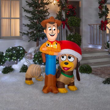 Cartoon, Lawn ornament, Toy, Statue, Christmas, Games, Mascot, Animation, Recreation, Fictional character, 