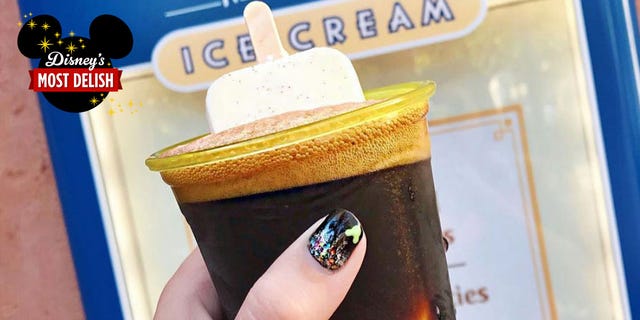 Finger, Food, Hand, Nail, Fashion accessory, Frozen dessert, 