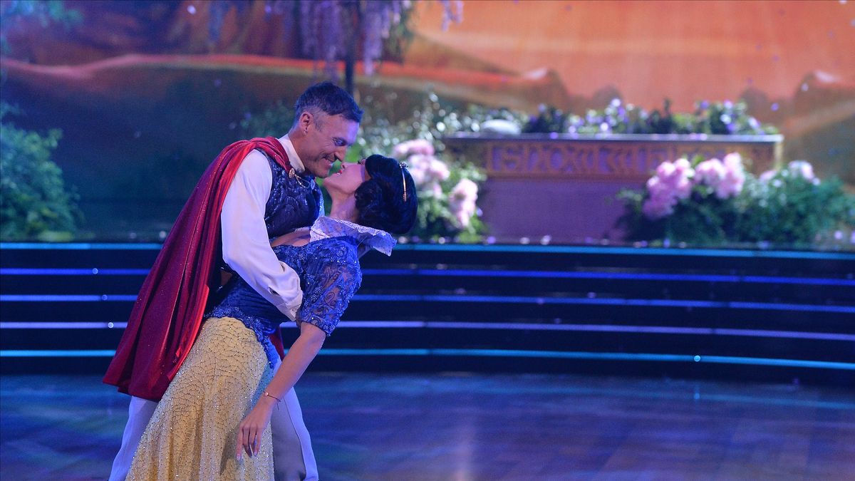 preview for Olive Jade Joins DWTS To PROVE Herself & Fans Are Divided!