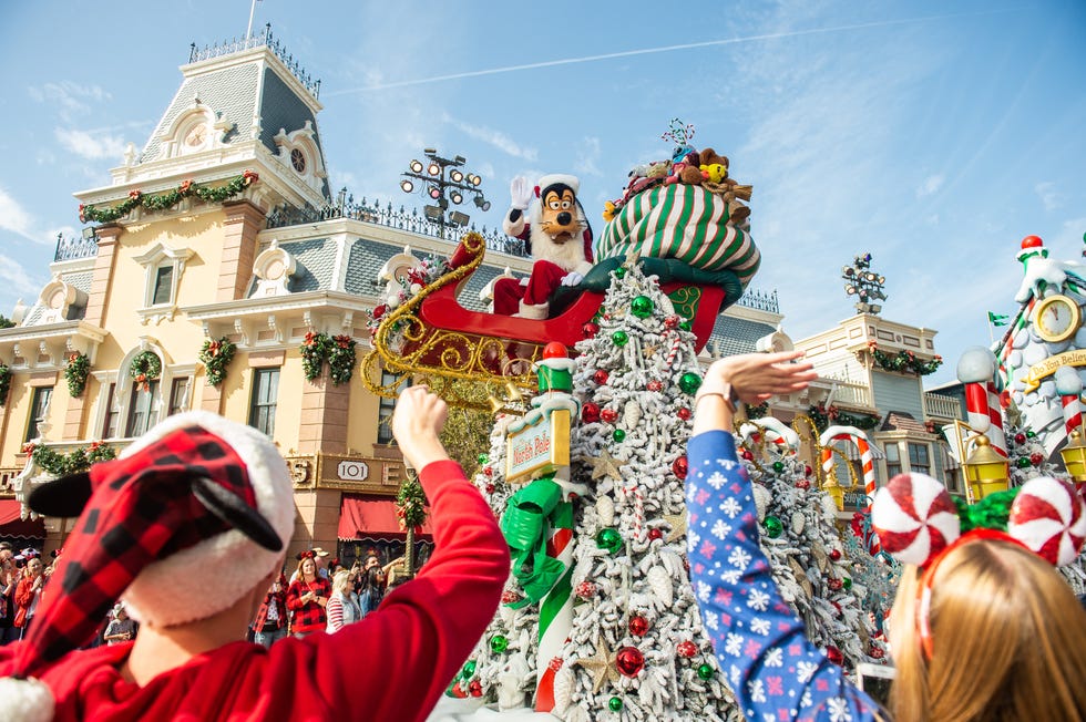 2019 disney parks magical christmas day parade