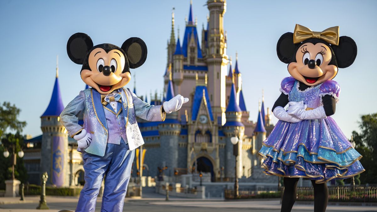 La Historia de las Orejas de Mickey Mouse, Vamos a Disneyland