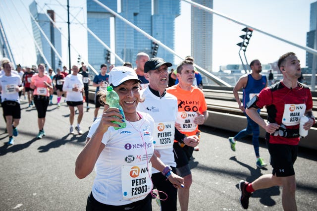 petra kerkhove op de foto tijdens de marathon