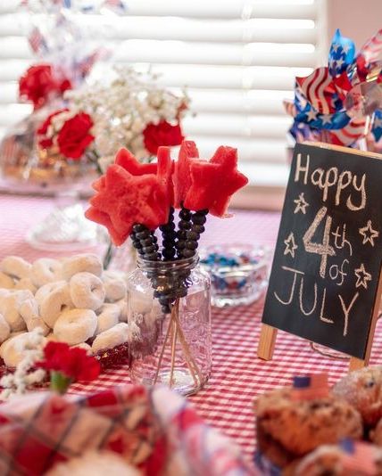 DIY Independence Day Decor Picnic Table