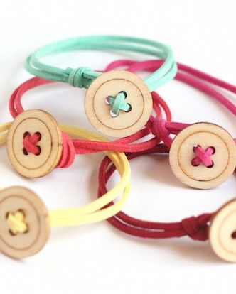 How to Start and Finish a Friendship Bracelet * Moms and Crafters