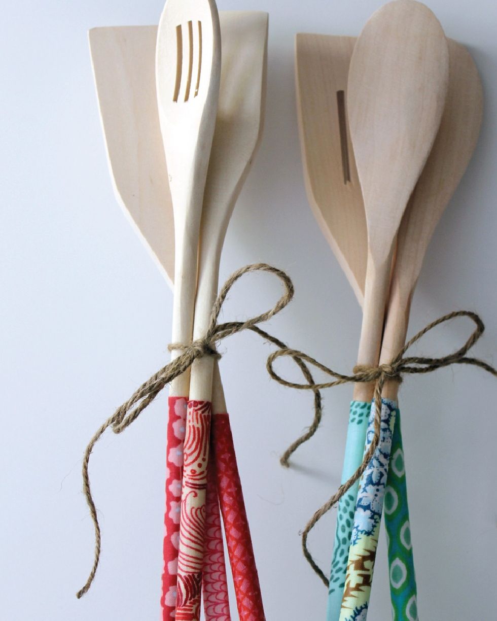 diy christmas gifts fabric covered wooden spoons