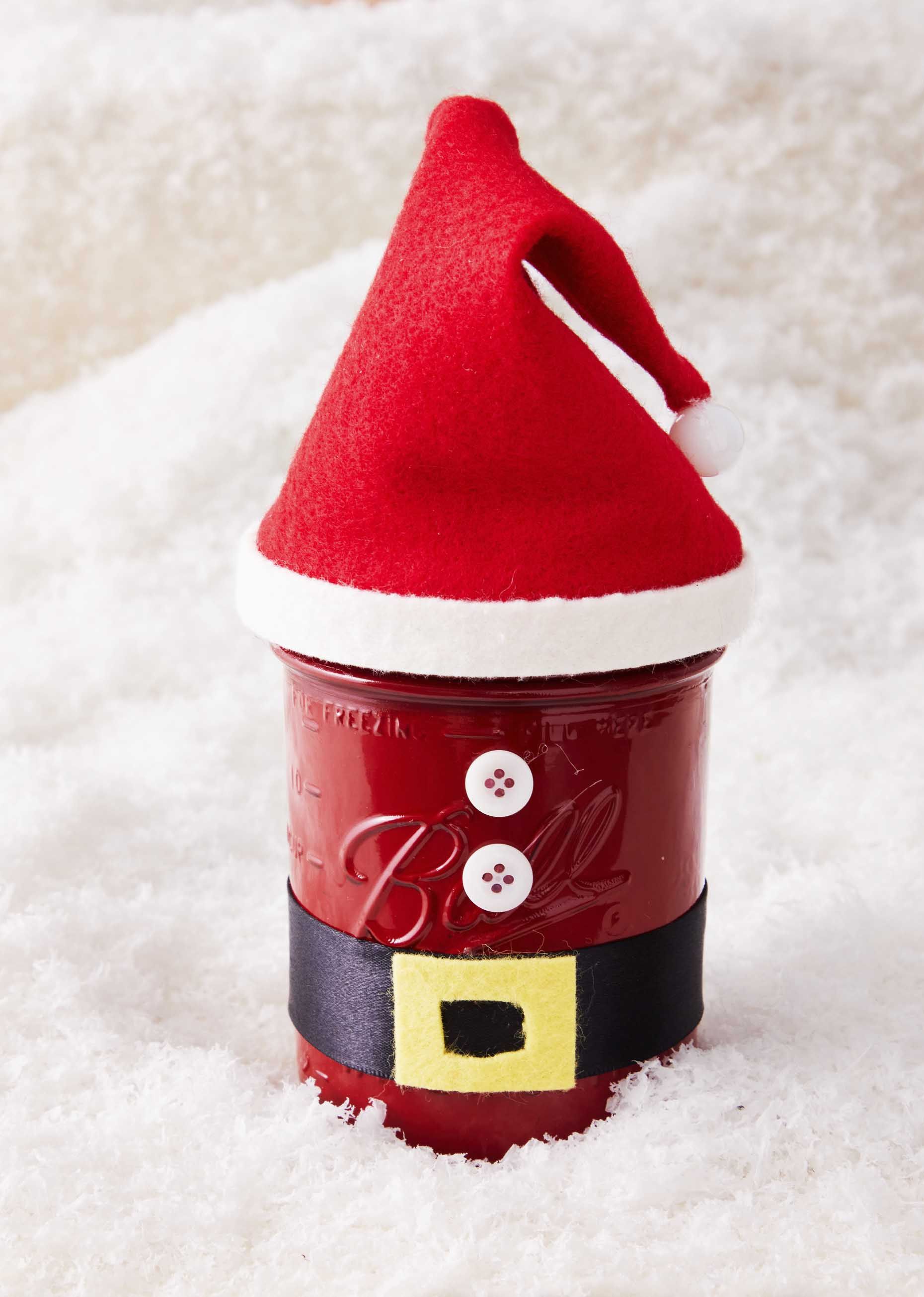 https://hips.hearstapps.com/hmg-prod/images/diy-christmas-gifts-santa-mason-jar-654e945fa4063.jpg